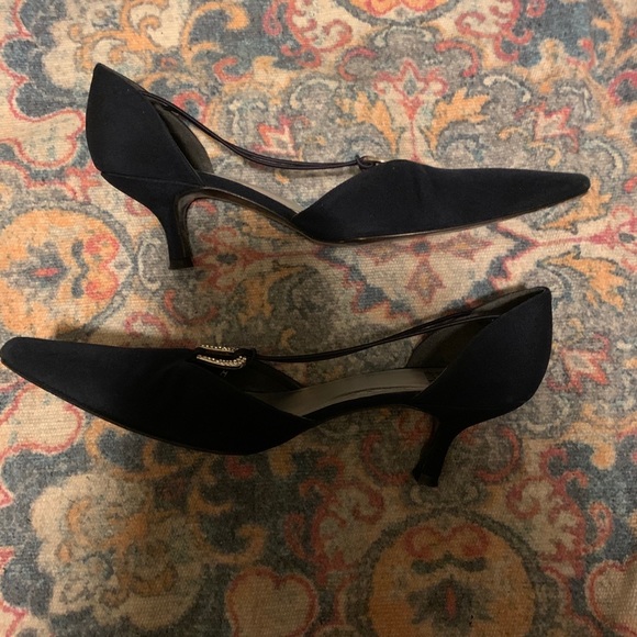 Shoes - Stuart Weitzman Kitten Heel Navy Pump